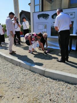 V Šalovcih položili tlakovce spomina 4